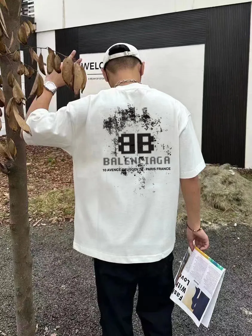 P80✨🔥 [BALENCIAGA] Paris lettering printed short-sleeved T-shirt. Custom-woven and dyed 300g combed cotton heavyweight fabric. Zero color difference in threads. Perfect details. Differentiate from the current currency version. Welcome to compare. Same Style for men and women. Must-sell in the picture above. Color: White Black Size: 1 2 3 4